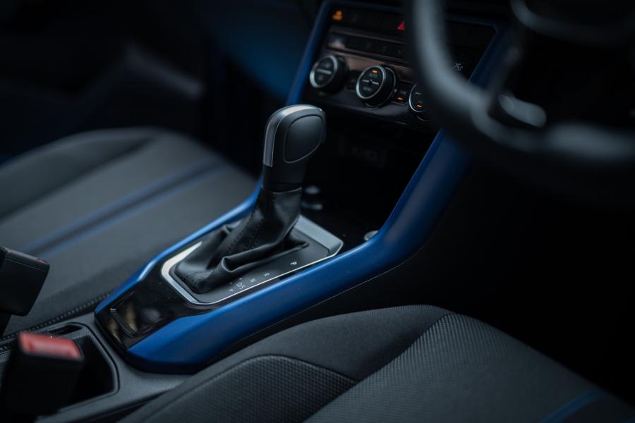 Интерьер Volkswagen T-Roc 2020 года  (JP) (фото 15 из 18)